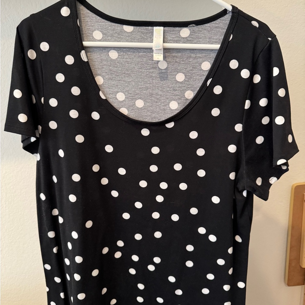 LuLaRoe Black Short Sleeve Scoop Neck Top with White Polka Dots